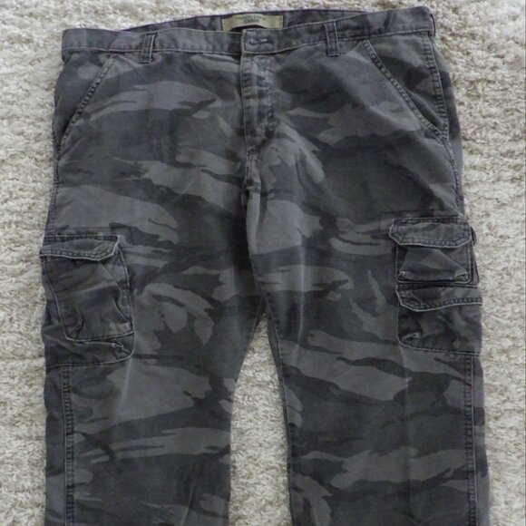 Wrangler Pants Men's 36 X 30 Camo Cargo Regular Taper Utility Military 9 Pockets - Picture 1 of 8